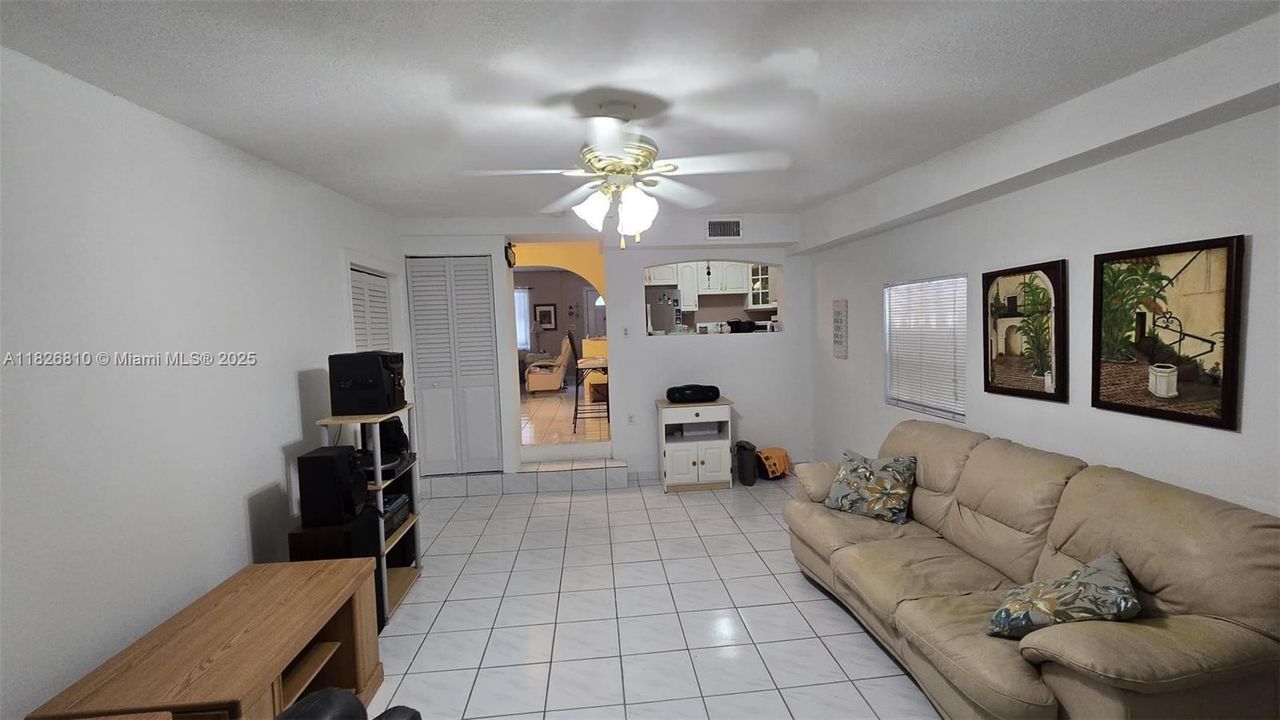 Recently Sold: $660,000 (3 beds, 2 baths, 1286 Square Feet)