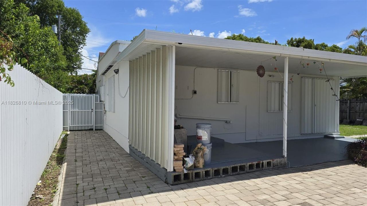 Recently Sold: $660,000 (3 beds, 2 baths, 1286 Square Feet)