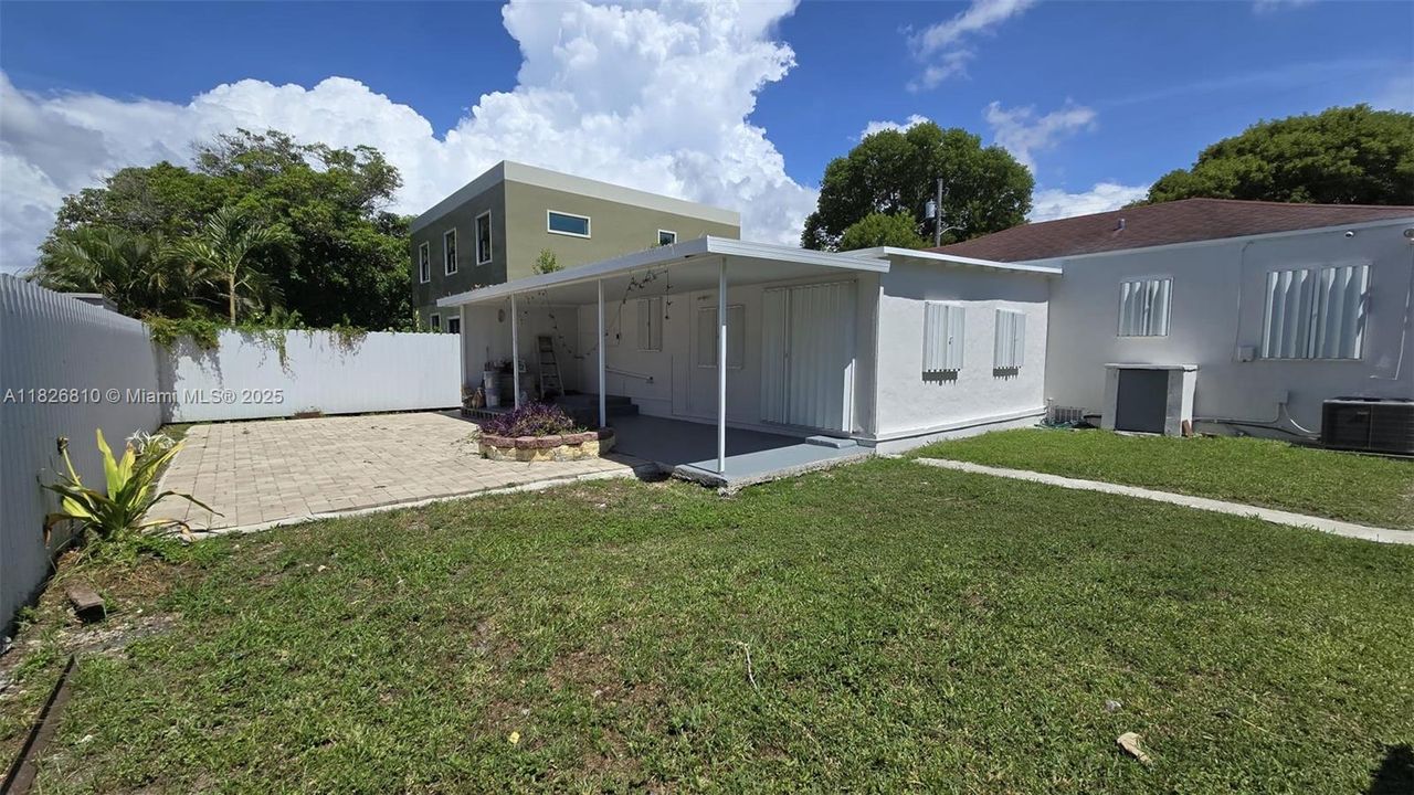 Recently Sold: $660,000 (3 beds, 2 baths, 1286 Square Feet)