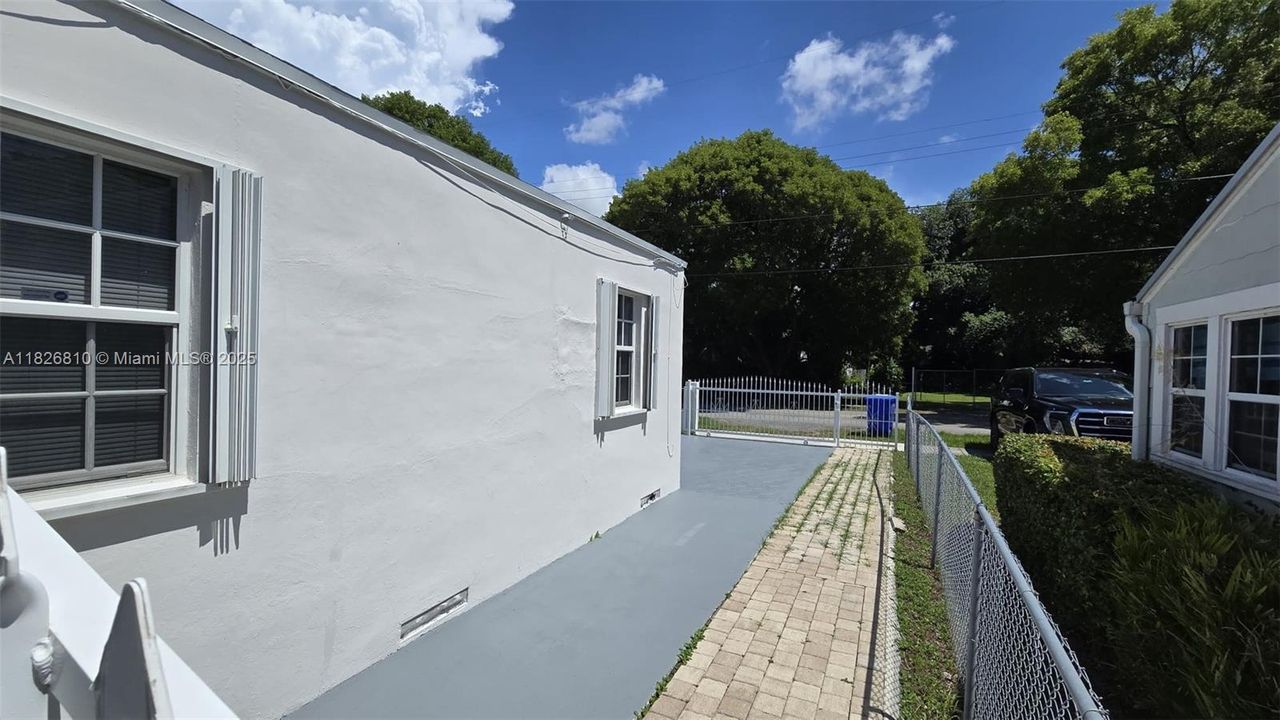 Recently Sold: $660,000 (3 beds, 2 baths, 1286 Square Feet)