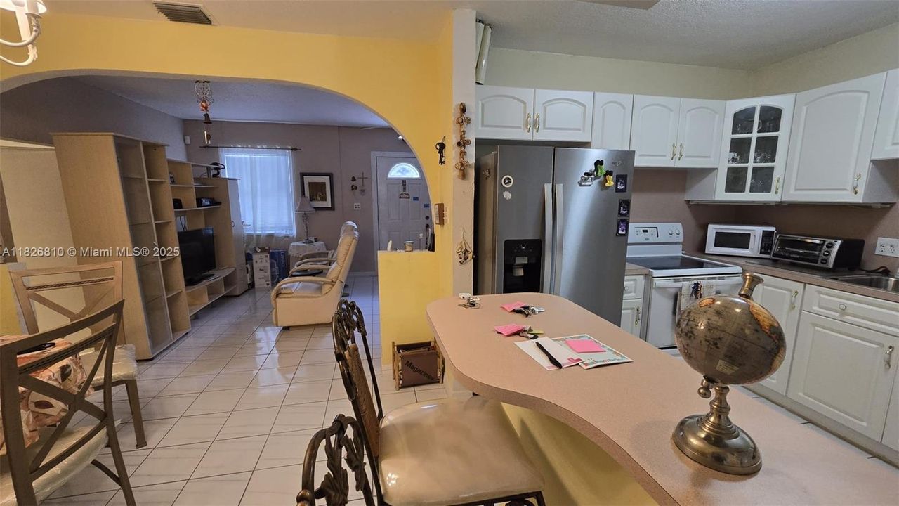 Recently Sold: $660,000 (3 beds, 2 baths, 1286 Square Feet)