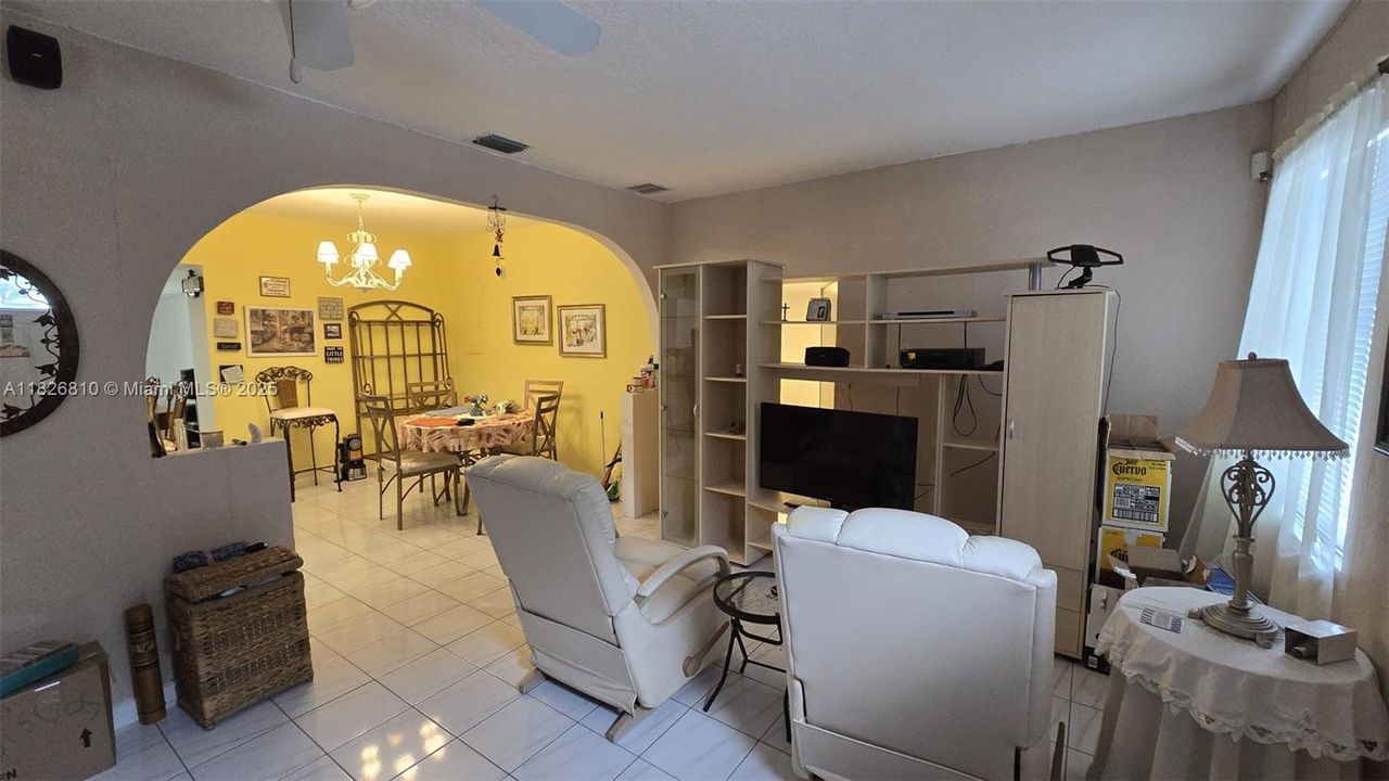 Recently Sold: $660,000 (3 beds, 2 baths, 1286 Square Feet)