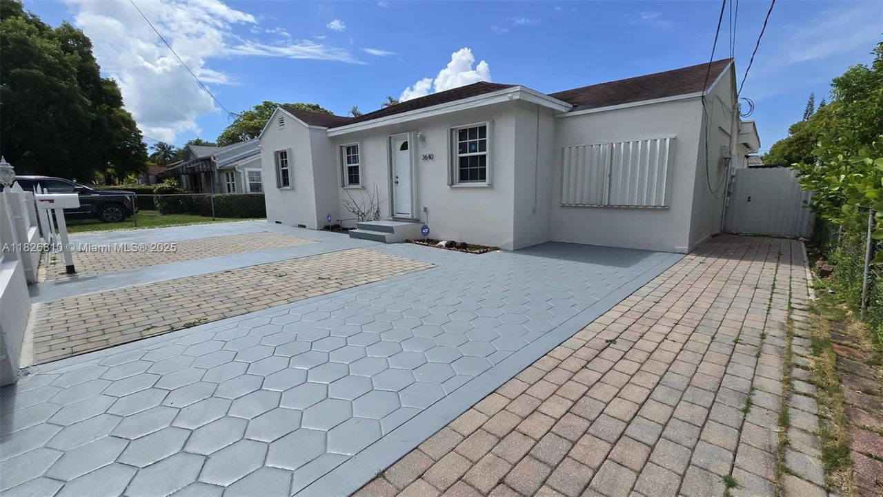 Recently Sold: $660,000 (3 beds, 2 baths, 1286 Square Feet)