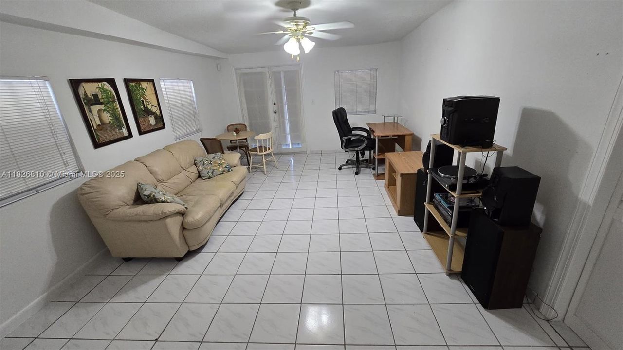 Recently Sold: $660,000 (3 beds, 2 baths, 1286 Square Feet)