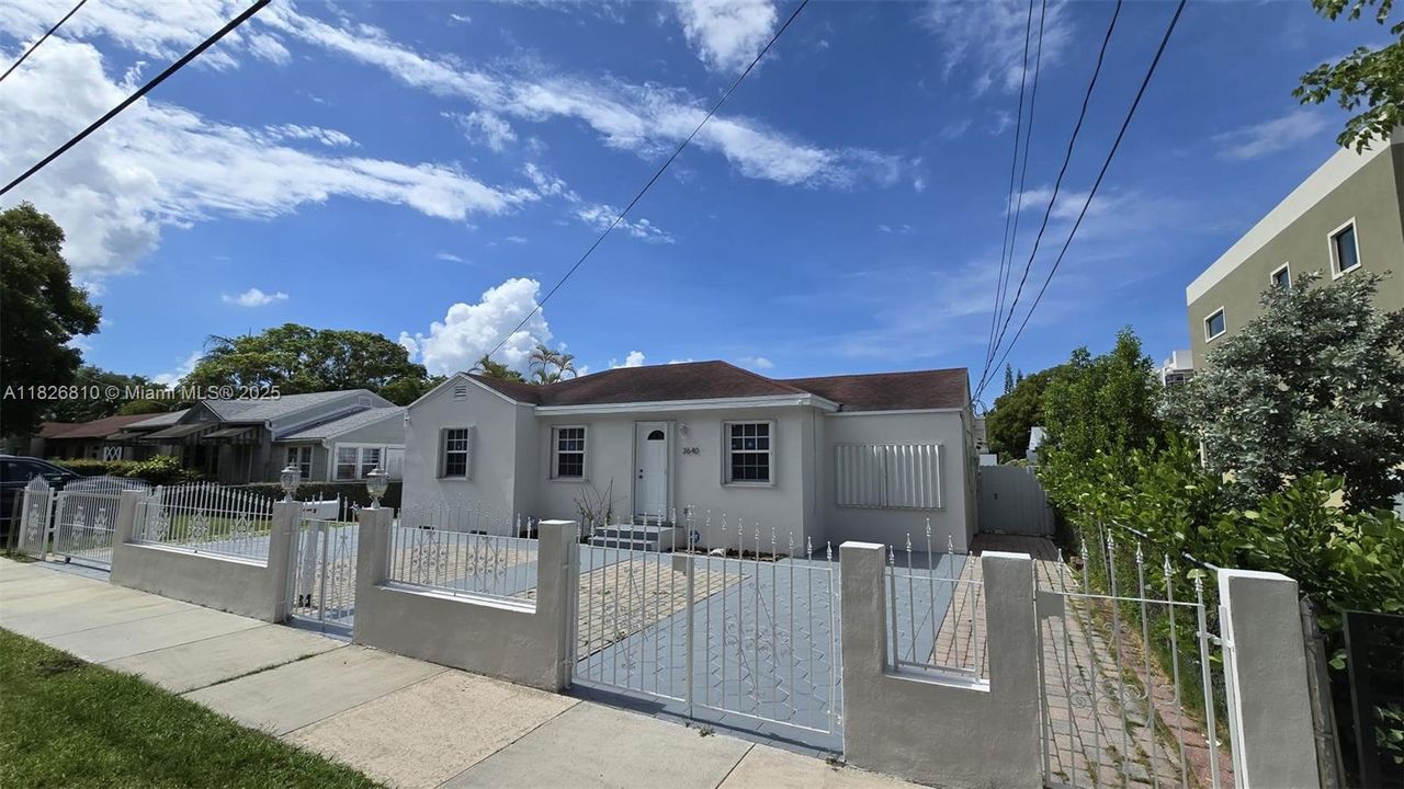 Recently Sold: $660,000 (3 beds, 2 baths, 1286 Square Feet)