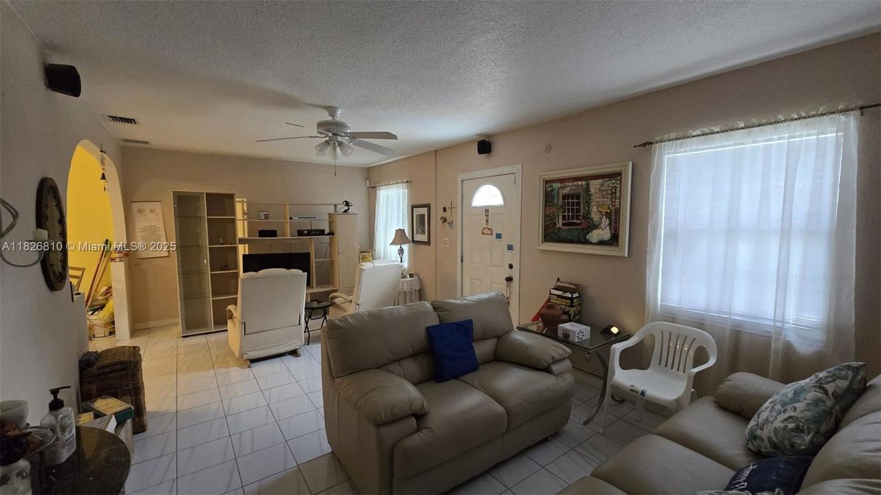 Recently Sold: $660,000 (3 beds, 2 baths, 1286 Square Feet)