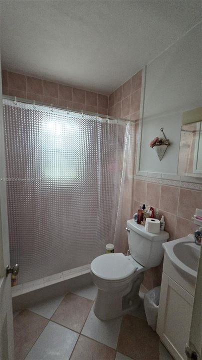 Recently Sold: $660,000 (3 beds, 2 baths, 1286 Square Feet)