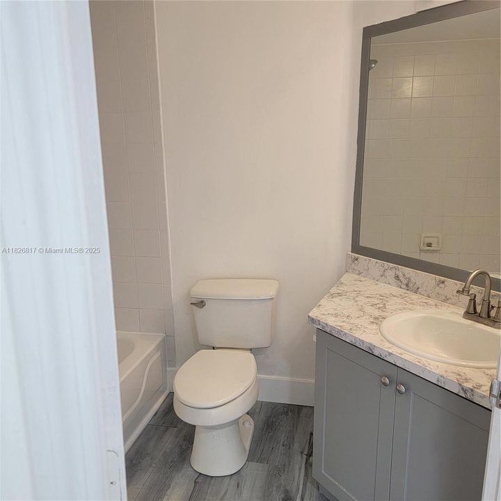 Activo con contrato: $379,900 (2 camas, 2 baños, 1054 Pies cuadrados)