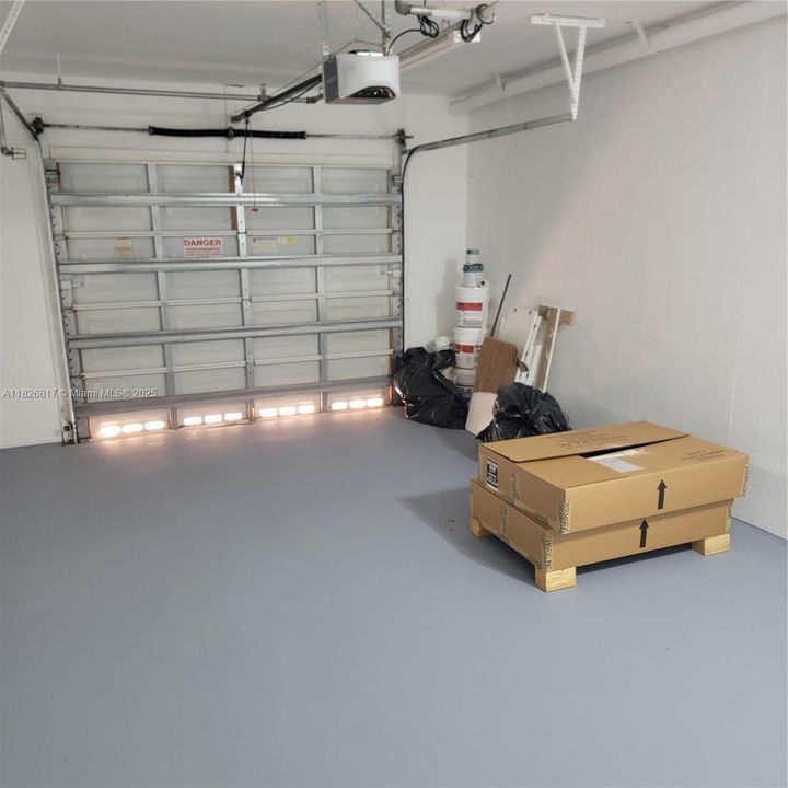 Activo con contrato: $379,900 (2 camas, 2 baños, 1054 Pies cuadrados)