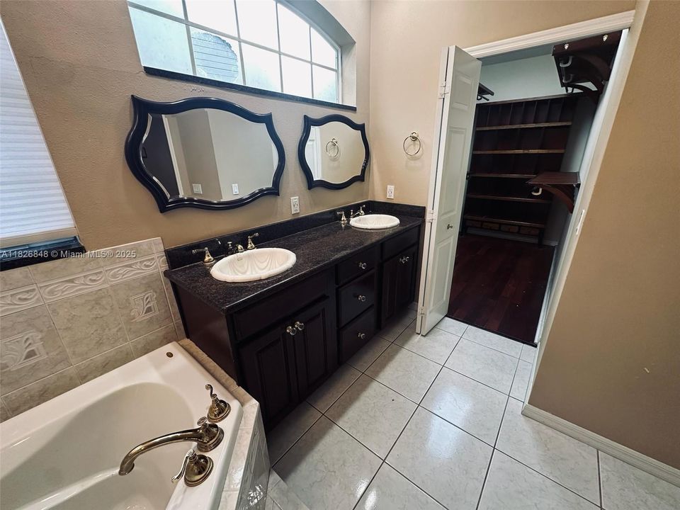 待售: $350,000 (3 贝兹, 2 浴室, 0 平方英尺)