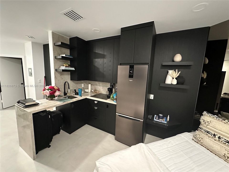 For Sale: $259,000 (0 beds, 1 baths, 288 Square Feet)