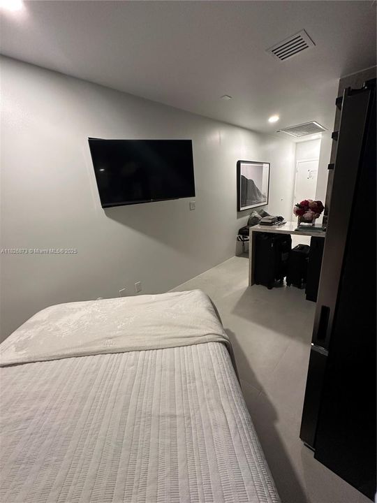 For Sale: $259,000 (0 beds, 1 baths, 288 Square Feet)