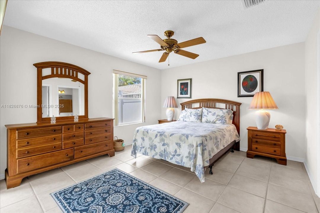 最近售出: $274,900 (2 贝兹, 2 浴室, 1165 平方英尺)