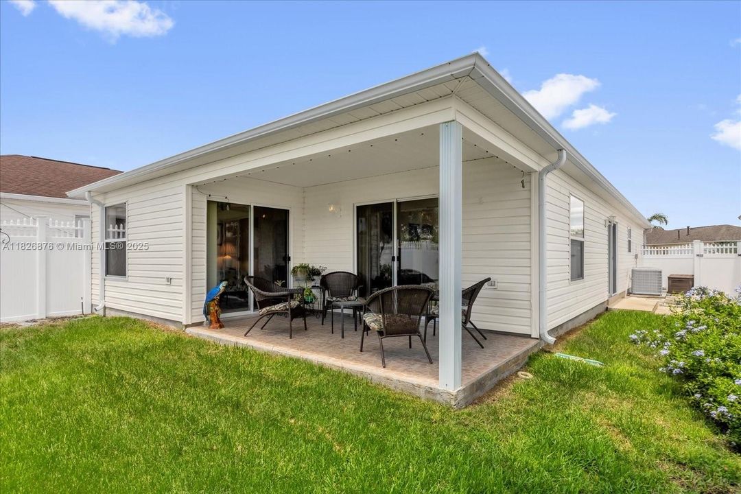 最近售出: $274,900 (2 贝兹, 2 浴室, 1165 平方英尺)