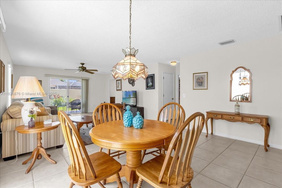 最近售出: $274,900 (2 贝兹, 2 浴室, 1165 平方英尺)