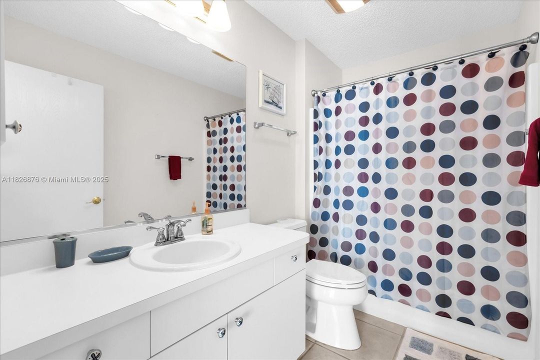 最近售出: $274,900 (2 贝兹, 2 浴室, 1165 平方英尺)