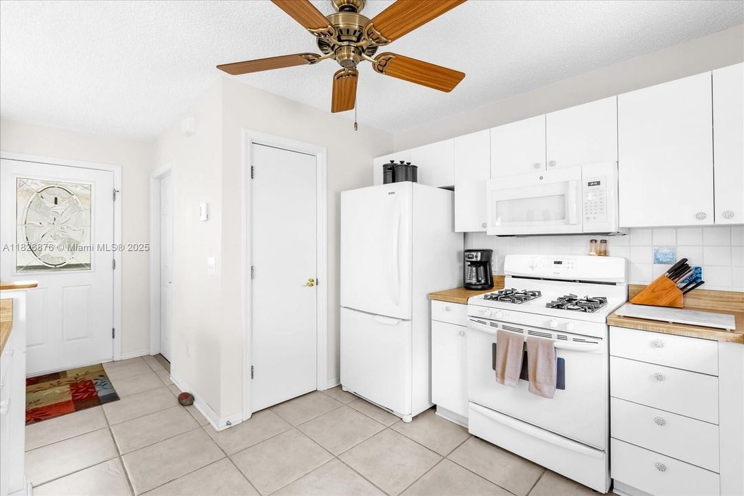 最近售出: $274,900 (2 贝兹, 2 浴室, 1165 平方英尺)