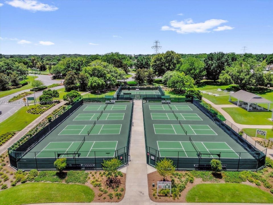 最近售出: $274,900 (2 贝兹, 2 浴室, 1165 平方英尺)