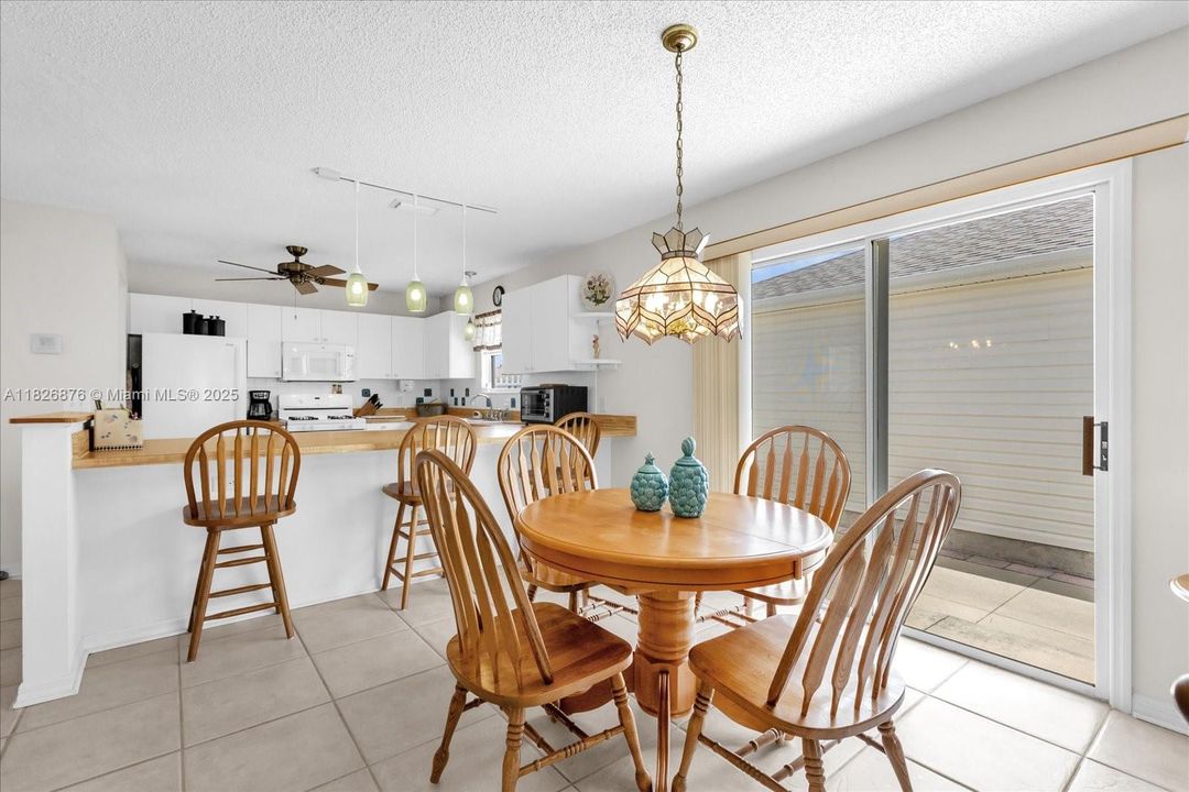 最近售出: $274,900 (2 贝兹, 2 浴室, 1165 平方英尺)