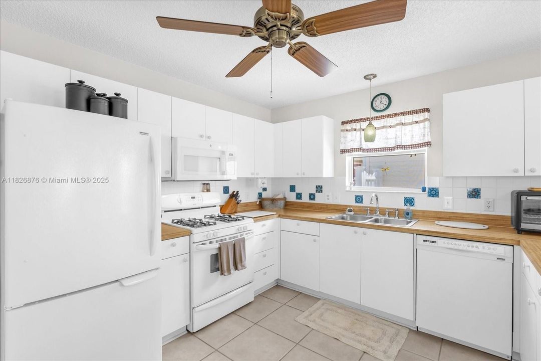 最近售出: $274,900 (2 贝兹, 2 浴室, 1165 平方英尺)