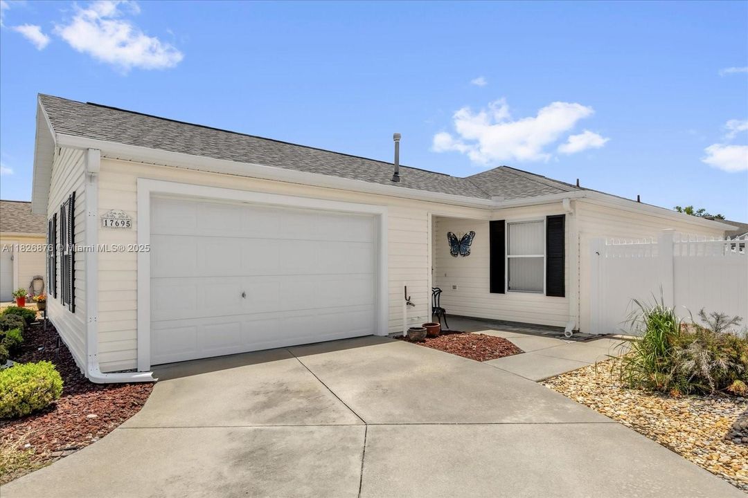 最近售出: $274,900 (2 贝兹, 2 浴室, 1165 平方英尺)