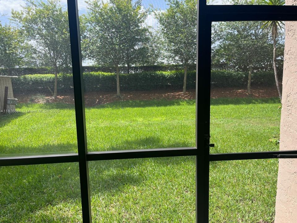 Active With Contract: $295,000 (2 beds, 2 baths, 1220 Square Feet)