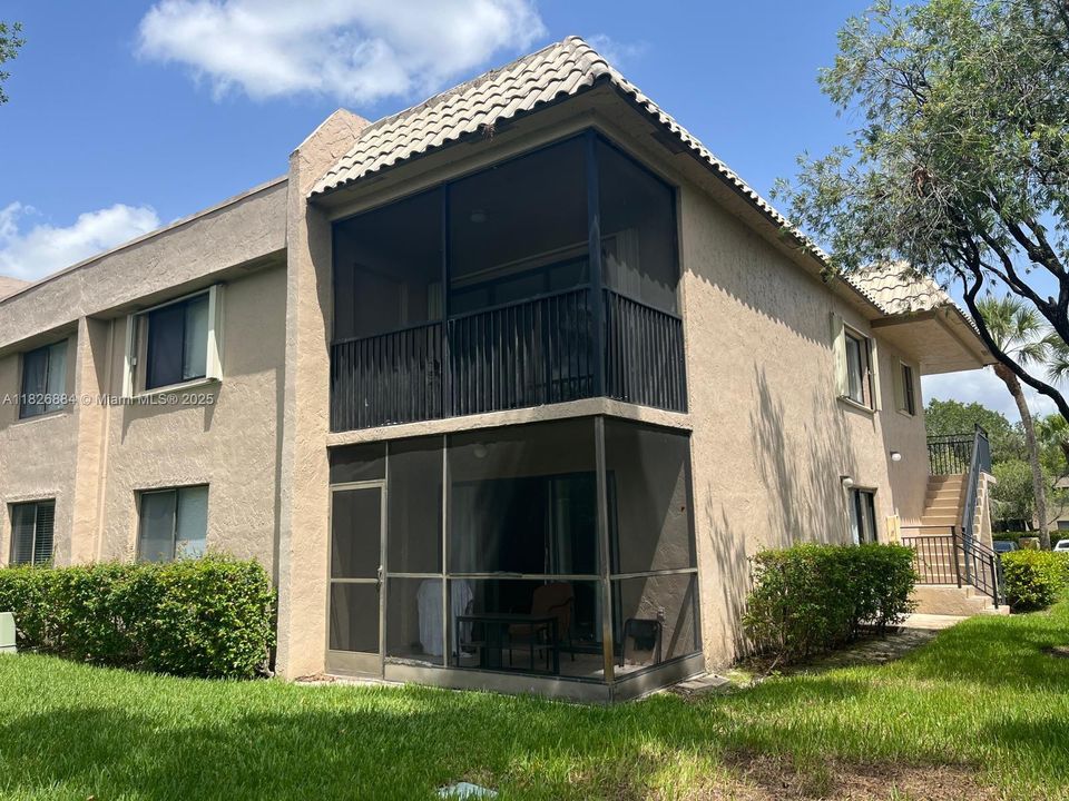 Active With Contract: $295,000 (2 beds, 2 baths, 1220 Square Feet)