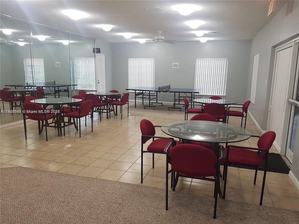 For Sale: $149,000 (1 beds, 1 baths, 678 Square Feet)