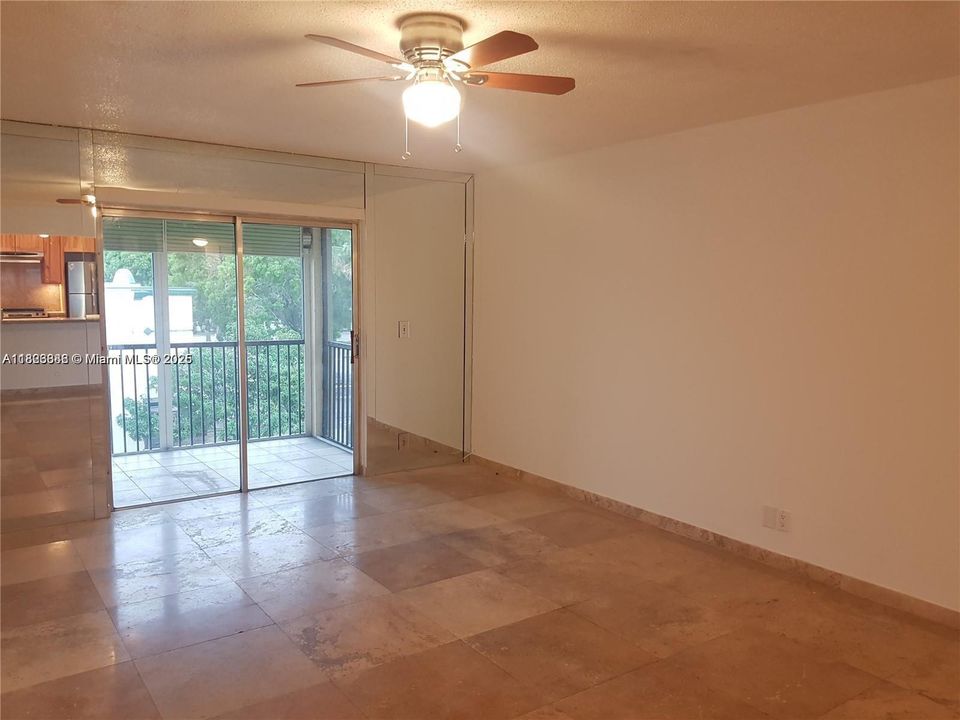 For Sale: $149,000 (1 beds, 1 baths, 678 Square Feet)