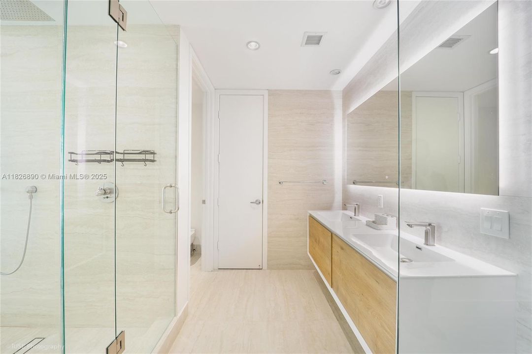 待售: $1,250,000 (1 贝兹, 2 浴室, 1675 平方英尺)