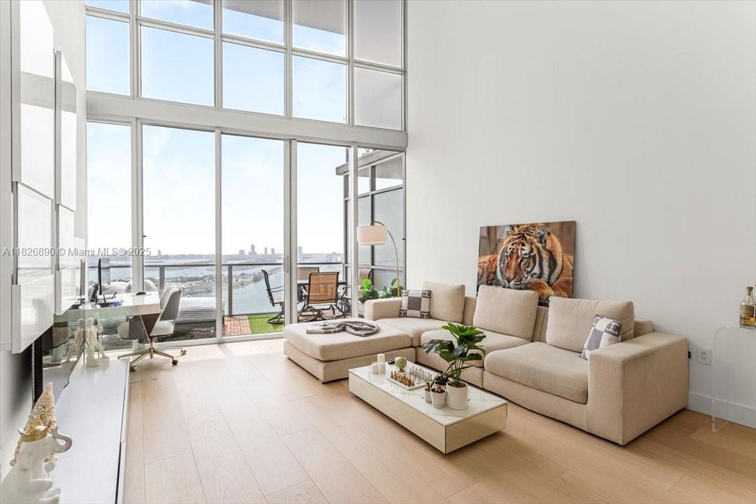 待售: $1,250,000 (1 贝兹, 2 浴室, 1675 平方英尺)