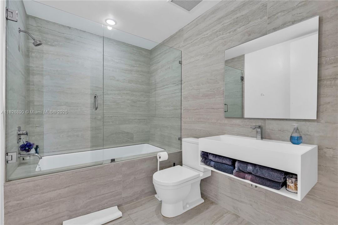 待售: $1,250,000 (1 贝兹, 2 浴室, 1675 平方英尺)