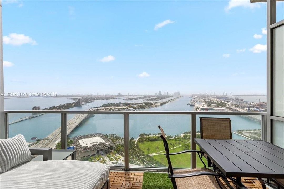 待售: $1,250,000 (1 贝兹, 2 浴室, 1675 平方英尺)