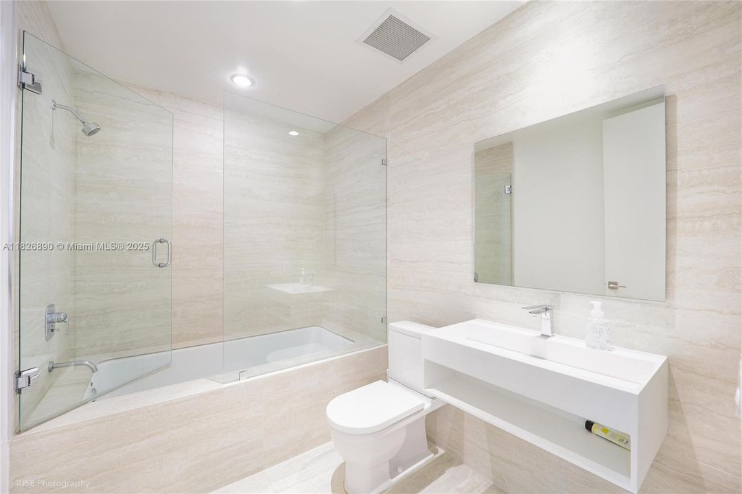 待售: $1,250,000 (1 贝兹, 2 浴室, 1675 平方英尺)