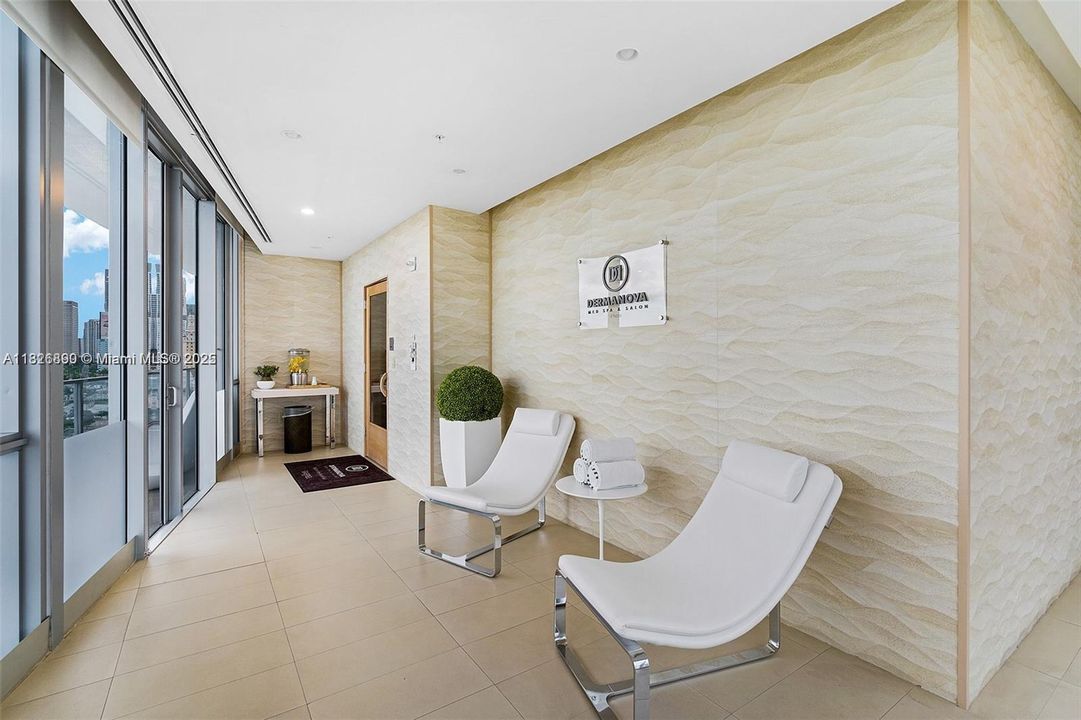 待售: $1,250,000 (1 贝兹, 2 浴室, 1675 平方英尺)