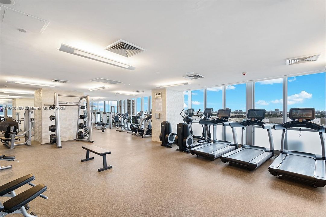 待售: $1,250,000 (1 贝兹, 2 浴室, 1675 平方英尺)