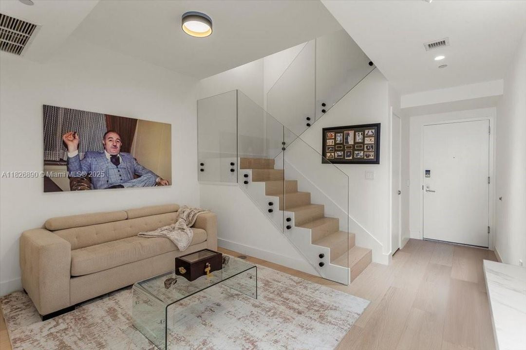 待售: $1,250,000 (1 贝兹, 2 浴室, 1675 平方英尺)