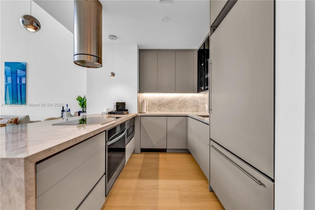 待售: $1,250,000 (1 贝兹, 2 浴室, 1675 平方英尺)