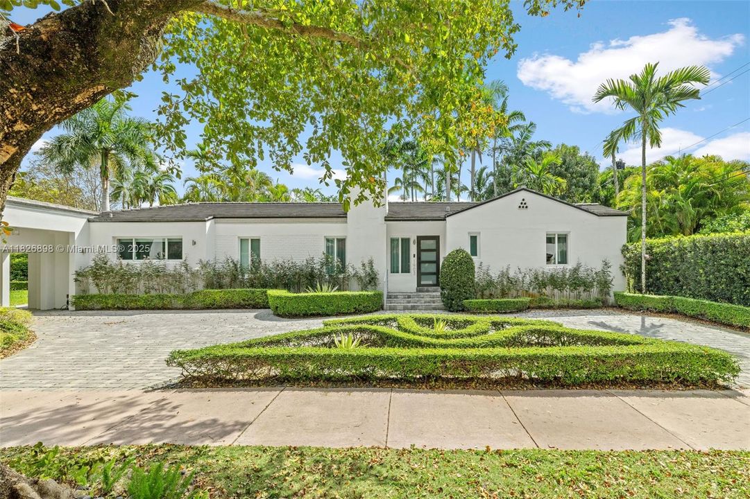 Недавно продано: $1,799,000 (3 спален, 2 ванн, 2074 Квадратных фут)