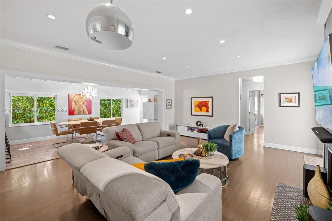 Недавно продано: $1,799,000 (3 спален, 2 ванн, 2074 Квадратных фут)