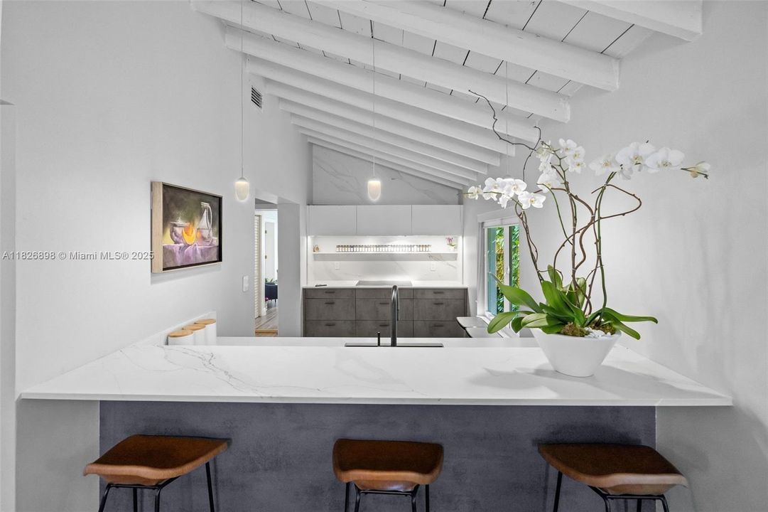 Недавно продано: $1,799,000 (3 спален, 2 ванн, 2074 Квадратных фут)