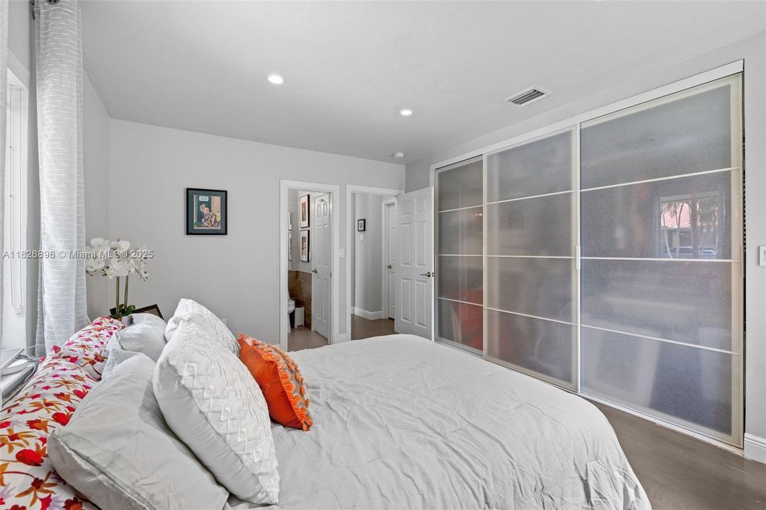 Недавно продано: $1,799,000 (3 спален, 2 ванн, 2074 Квадратных фут)