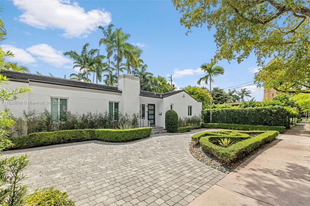 Недавно продано: $1,799,000 (3 спален, 2 ванн, 2074 Квадратных фут)