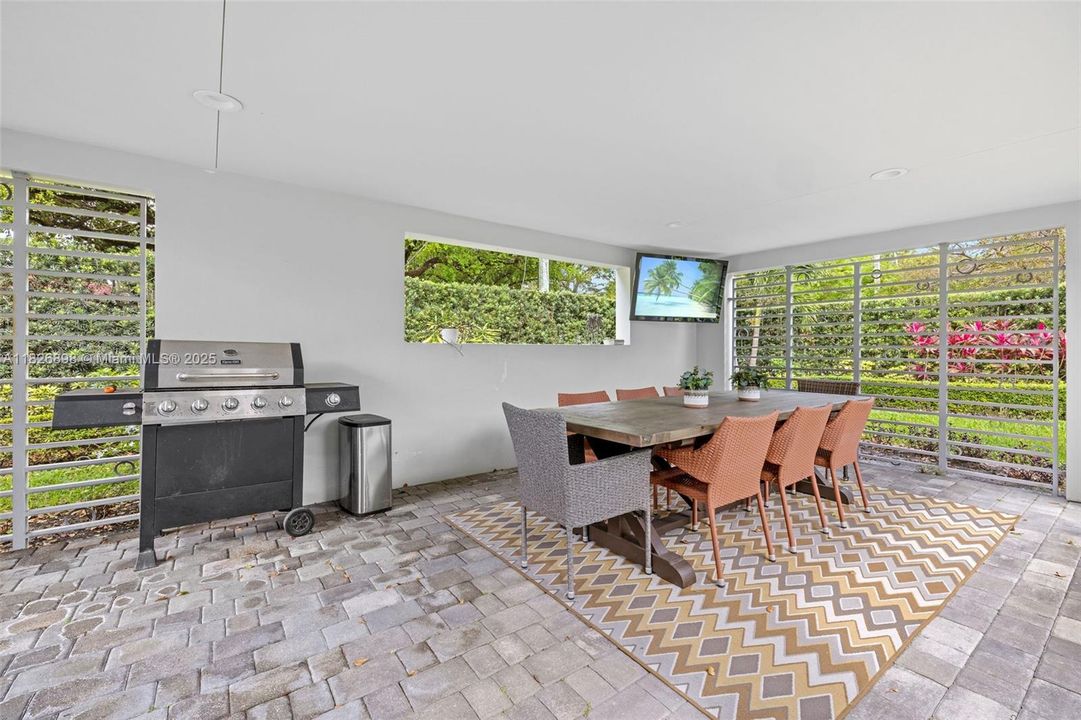 Недавно продано: $1,799,000 (3 спален, 2 ванн, 2074 Квадратных фут)