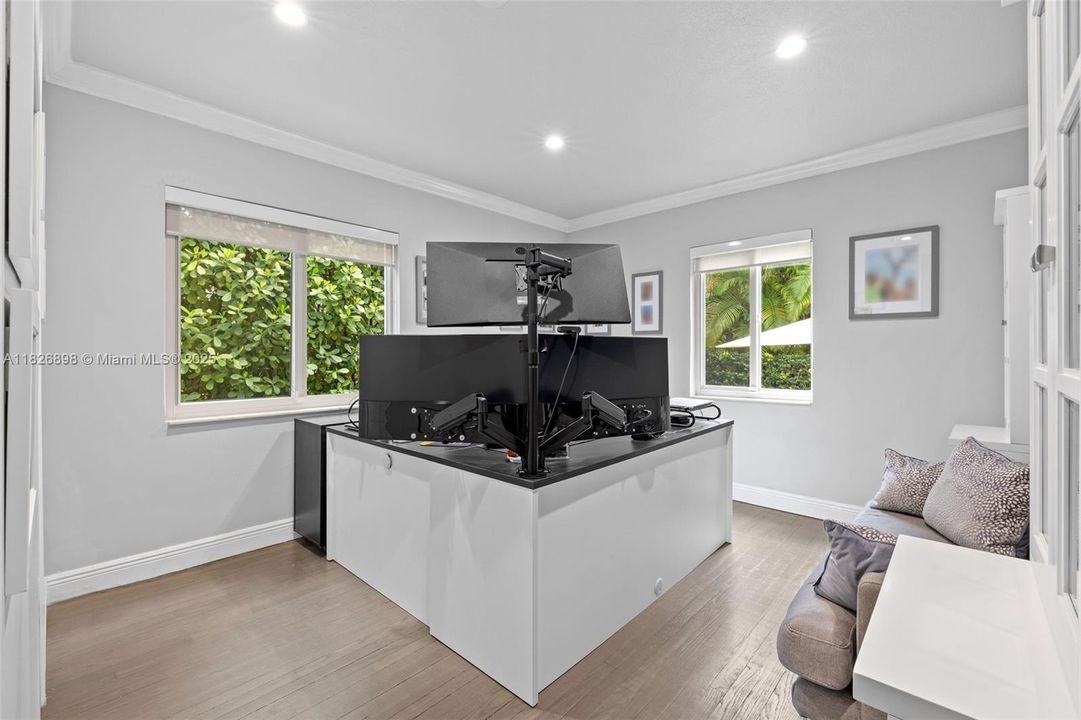 Недавно продано: $1,799,000 (3 спален, 2 ванн, 2074 Квадратных фут)