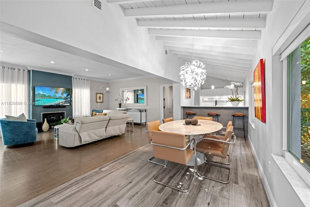 Недавно продано: $1,799,000 (3 спален, 2 ванн, 2074 Квадратных фут)