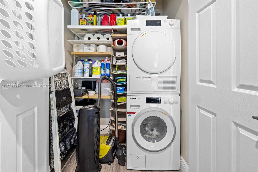 Недавно продано: $1,799,000 (3 спален, 2 ванн, 2074 Квадратных фут)