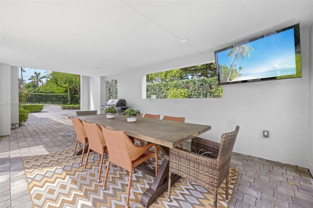 Недавно продано: $1,799,000 (3 спален, 2 ванн, 2074 Квадратных фут)