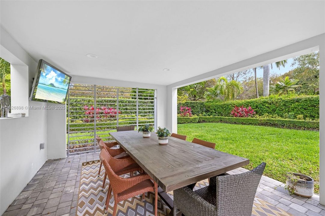 Недавно продано: $1,799,000 (3 спален, 2 ванн, 2074 Квадратных фут)