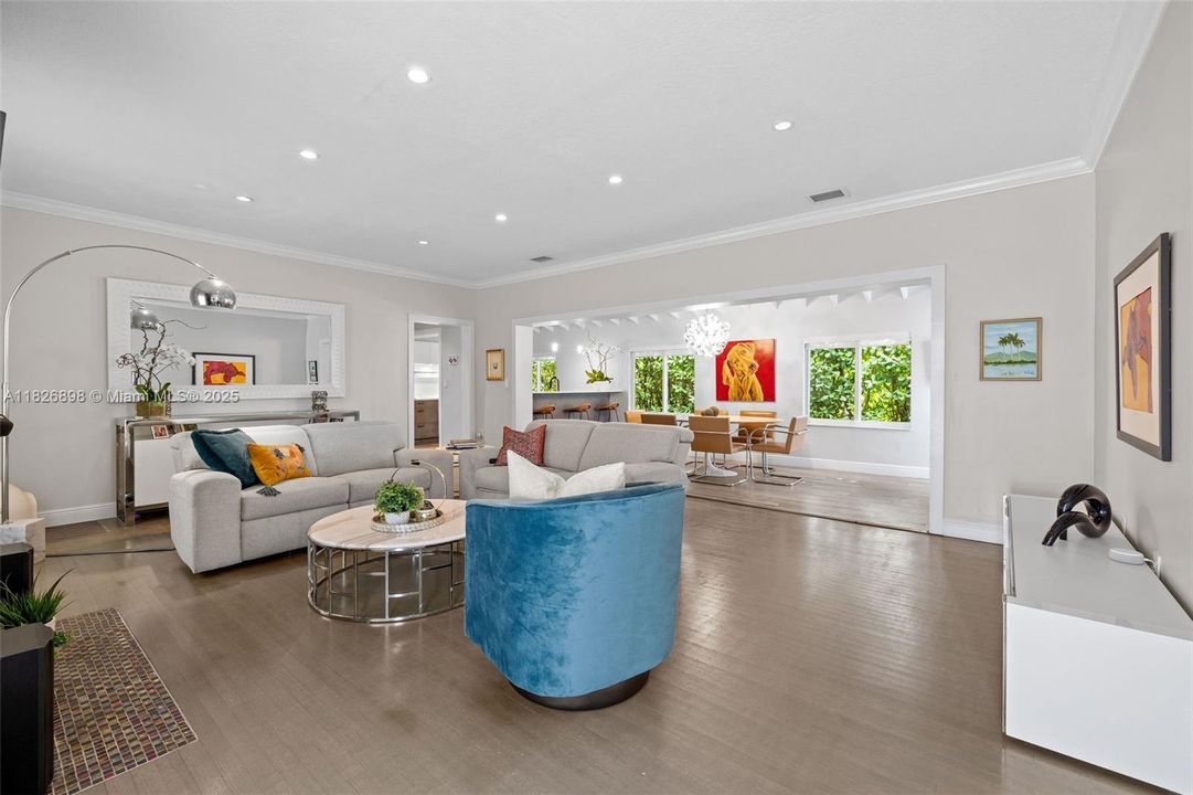 Недавно продано: $1,799,000 (3 спален, 2 ванн, 2074 Квадратных фут)